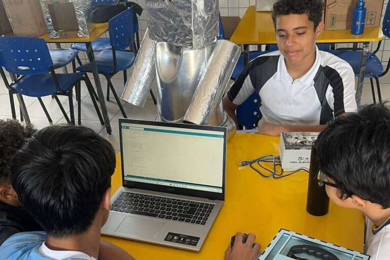 Inovação e Criatividade: Projeto na Bahia Transforma Educação Pública Inovação e Criatividade: Projeto na Bahia Transforma Educação Pública