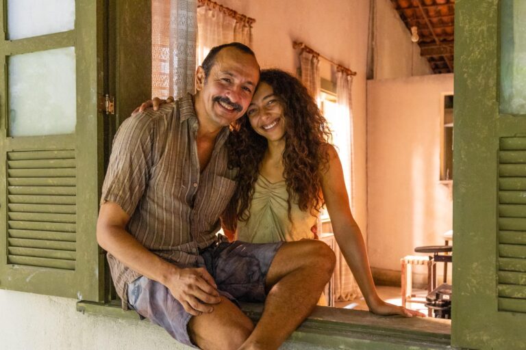 Irandhir Santos Celebra o Amor na Chapada Diamantina com o Marido Professor