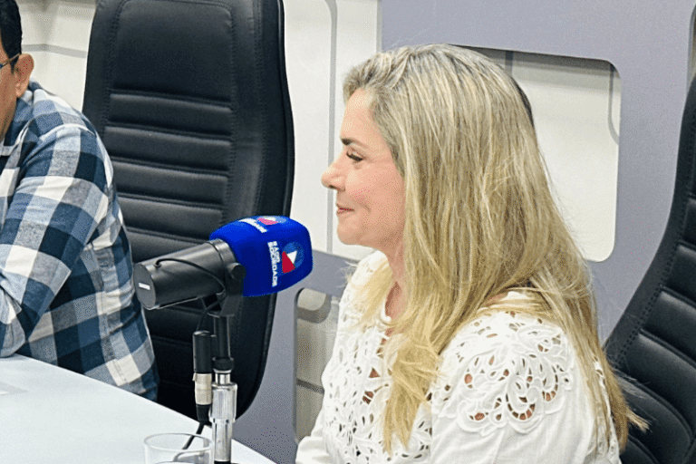 Ivana Bastos Defende Autonomia da ALBA e Refuta Crítica de ‘Casa do Amém’ Ivana Bastos Defende Autonomia da ALBA e Refuta Crítica de 'Casa do Amém'
