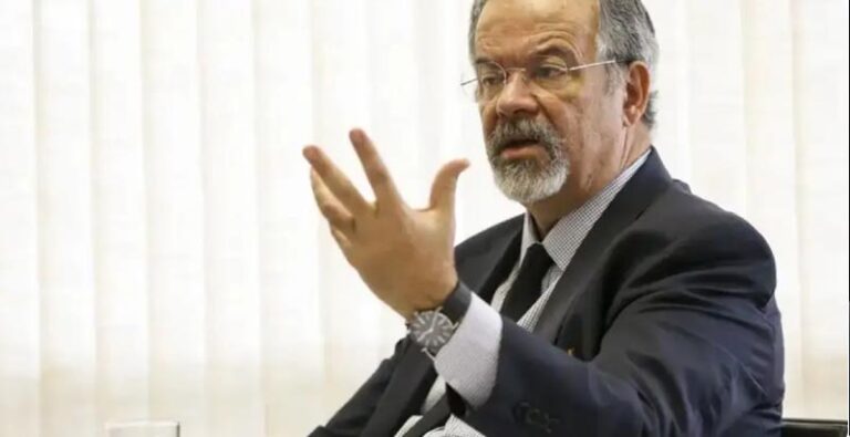 Morre Raul Jungmann, ex-ministro de FHC e Temer, aos 77 anos Morre Raul Jungmann, ex-ministro de FHC e Temer, aos 77 anos
