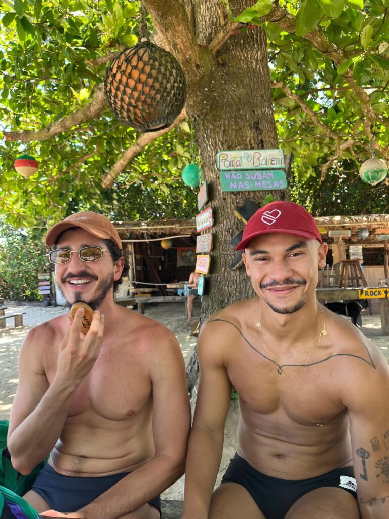 Que Saúde! Johnny Massaro Compartilha Foto com Novo Namorado na Bahia Que Saúde! Johnny Massaro Compartilha Foto com Novo Namorado na Bahia
