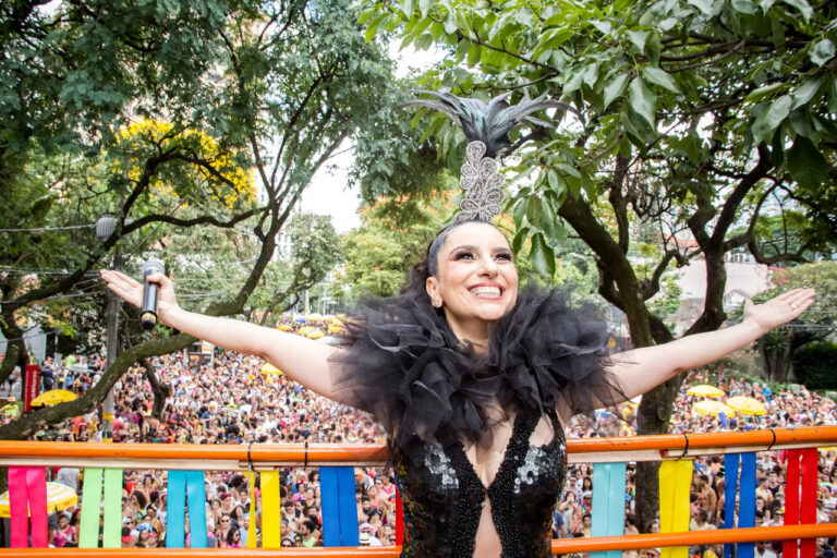 Aline Calixto e o Bloco da Calixto: Uma Celebração de ‘Minas com Bahia’ no Carnaval Aline Calixto e o Bloco da Calixto: Uma Celebração de 'Minas com Bahia' no Carnaval