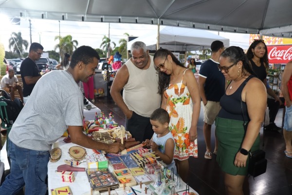 Artesanato em Guarajuba: Feira Atrai Visitantes Até 28 de Fevereiro Artesanato em Guarajuba: Feira Atrai Visitantes Até 28 de Fevereiro