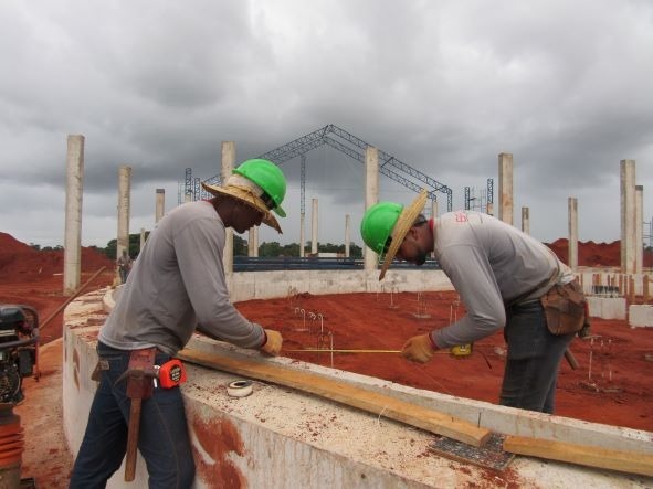 Construção Civil Enfrenta Crise: Quase 600 Mil Trabalhadores Perdidos Desde 2010 Construção Civil Enfrenta Crise: Quase 600 Mil Trabalhadores Perdidos Desde 2010