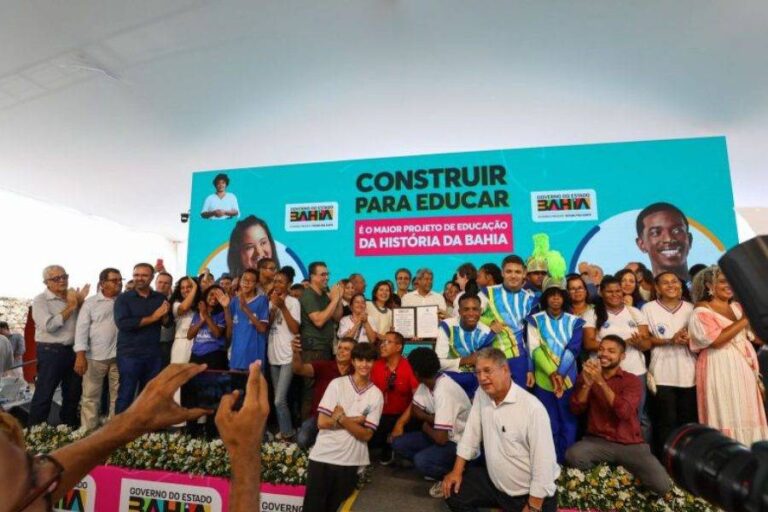 Governo da Bahia Destina R$ 15 Bilhões em Educação desde 2003: Um Investimento Necessário Governo da Bahia Destina R$ 15 Bilhões em Educação desde 2003: Um Investimento Necessário