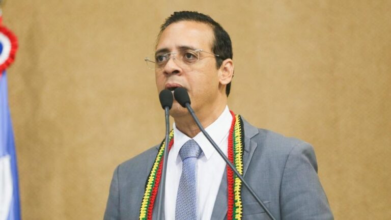 Hilton Coelho Propõe Conferência Estadual para Combater o Trabalho Infantil na Bahia Hilton Coelho Propõe Conferência Estadual para Combater o Trabalho Infantil na Bahia