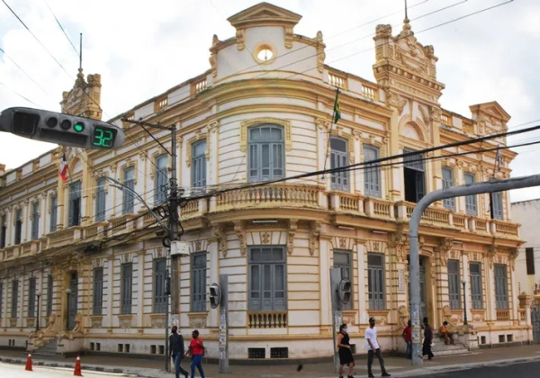 Justiça Autoriza Aumento Salarial do Prefeito e Vice de Feira de Santana; Confira os Novos Valores Justiça Autoriza Aumento Salarial do Prefeito e Vice de Feira de Santana; Confira os Novos Valores