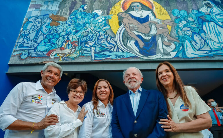 Lula e Jerônimo Inauguram Sala Cirúrgica Modernizada no Hospital Santo Antônio Lula e Jerônimo Inauguram Sala Cirúrgica Modernizada no Hospital Santo Antônio