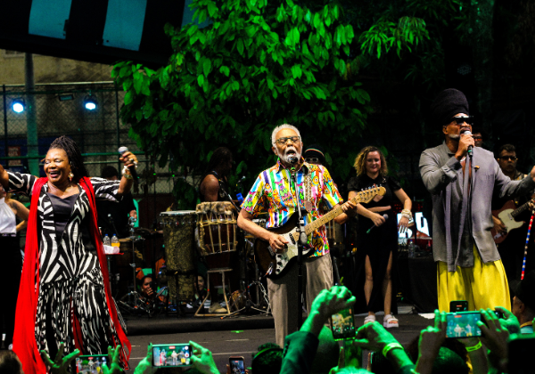 Margareth Menezes Brilha com ‘Afropopbrasileiro’ em Show Memorável; Confira o Vídeo! Margareth Menezes Brilha com ‘Afropopbrasileiro’ em Show Memorável; Confira o Vídeo!