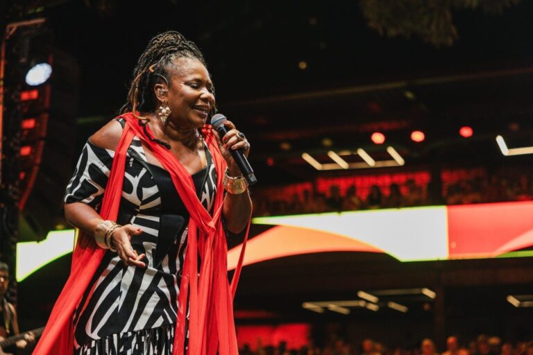 Margareth Menezes Comemora 25 Anos de Álbum Marcante no Carnaval de 2026
