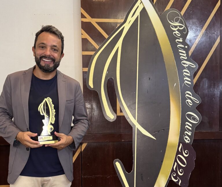 Secretário de Cultura de Santos Recebe Prêmio Berimbau de Ouro em Salvador - Reconhecimento da Cultu
