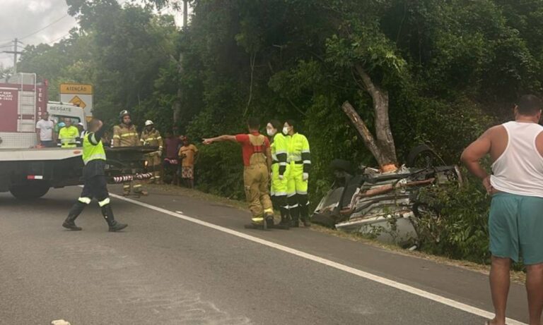 Tragédia em Camaçari: Três Mortos e Um Ferido em Acidente de Carro Tragédia em Camaçari: Três Mortos e Um Ferido em Acidente de Carro