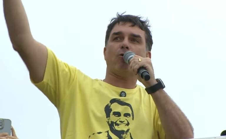 Agronegócio da Bahia Apoia Flávio Bolsonaro em Meio à Crise Fundiária Agronegócio da Bahia Apoia Flávio Bolsonaro em Meio à Crise Fundiária