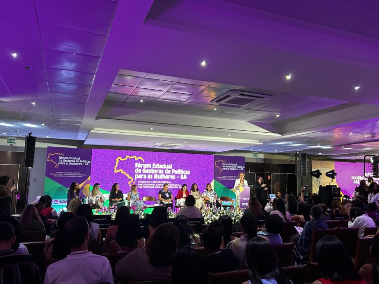 Bahia Reúne Gestoras de Políticas para Mulheres em Fórum Inédito Bahia Reúne Gestoras de Políticas para Mulheres em Fórum Inédito