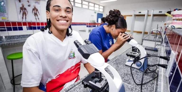 Bahia se Destaca em Educação: Quarto Maior Número de Estudantes em Tempo Integral do Brasil Bahia se Destaca em Educação: Quarto Maior Número de Estudantes em Tempo Integral do Brasil