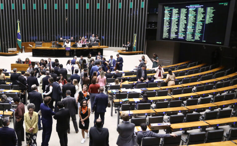Câmara dos Deputados Aprova Transferência Simbólica da Capital Federal para Salvador no 2 de Julho Câmara dos Deputados Aprova Transferência Simbólica da Capital Federal para Salvador no 2 de Julho