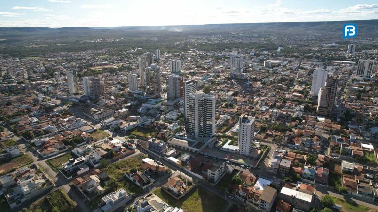 Crescimento dos Condomínios Horizontais em Barreiras: Uma Nova Etapa Urbana Crescimento dos Condomínios Horizontais em Barreiras: Uma Nova Etapa Urbana