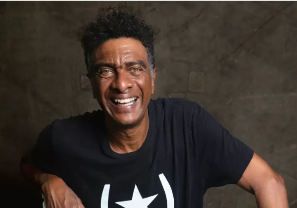 Hélio de La Peña Apresenta Espectáculo ‘Preto de Neve’ em Salvador com Humor e Reflexão Hélio de La Peña Apresenta Espectáculo ‘Preto de Neve’ em Salvador com Humor e Reflexão
