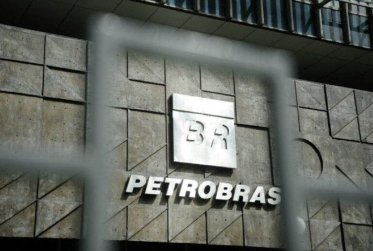 Petrobras Retoma Produção de Fertilizantes e Garante Abastecimento em Tempos de Crise Petrobras Retoma Produção de Fertilizantes e Garante Abastecimento em Tempos de Crise