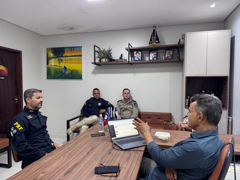PRF e Prefeitura de Capim Grosso: Fortalecendo a Educação para o Trânsito PRF e Prefeitura de Capim Grosso: Fortalecendo a Educação para o Trânsito