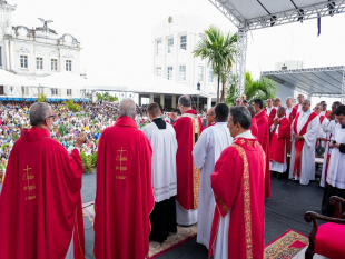 Salvador Celebra 477 Anos com Procissão de Ramos e Avanços na Economia Salvador Celebra 477 Anos com Procissão de Ramos e Avanços na Economia