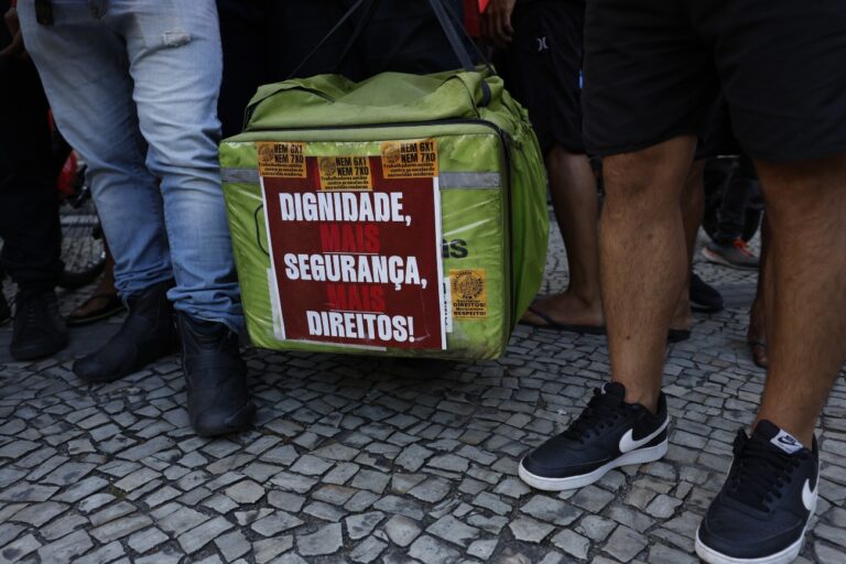 Bahia: 76 mil trabalhadores informais em aplicativos exigem regulamentação urgente Bahia: 76 mil trabalhadores informais em aplicativos exigem regulamentação urgente