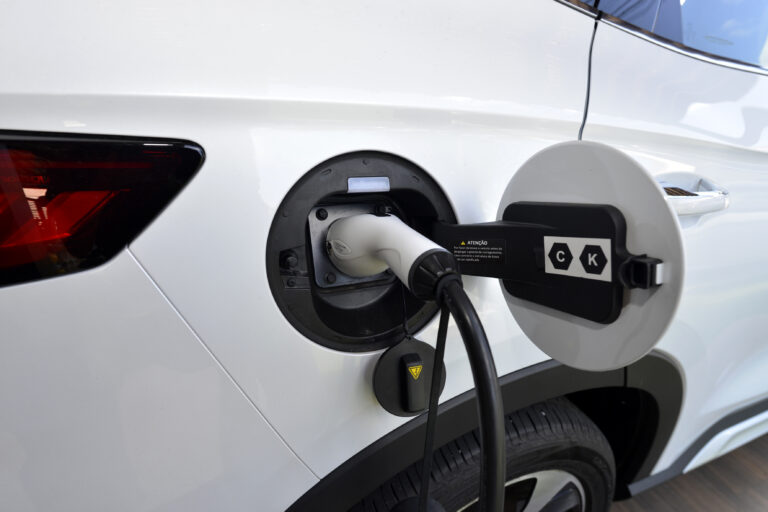 Bahia Avança na Legalização de Recarga de Carros Elétricos em Condomínios Bahia Avança na Legalização de Recarga de Carros Elétricos em Condomínios