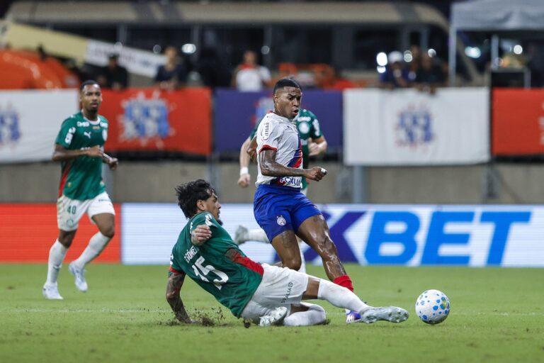 Bahia Luta, Mas Não Consegue Vencer: Análise da Derrota Amarga Bahia Luta, Mas Não Consegue Vencer: Análise da Derrota Amarga