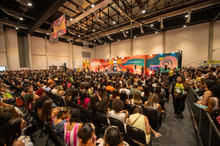 Bienal do Livro Bahia 2026: Recorde de 130 mil Visitantes e Celebrando a Diversidade Literária Bienal do Livro Bahia 2026: Recorde de 130 mil Visitantes e Celebrando a Diversidade Literária