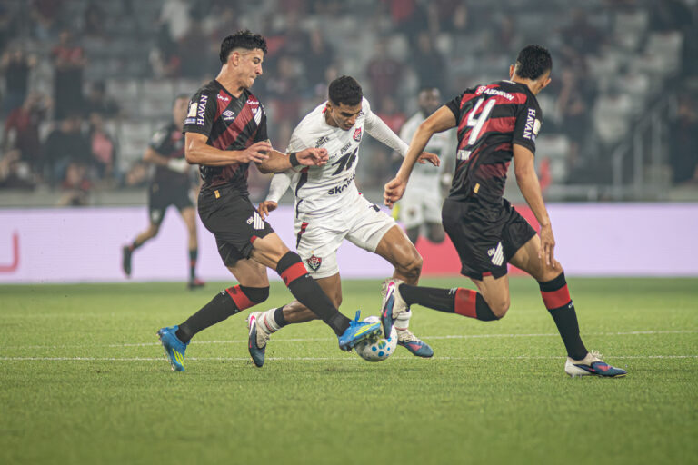 Derrota Polêmica do Vitória Impacta o Bahia no Brasileirão Derrota Polêmica do Vitória Impacta o Bahia no Brasileirão