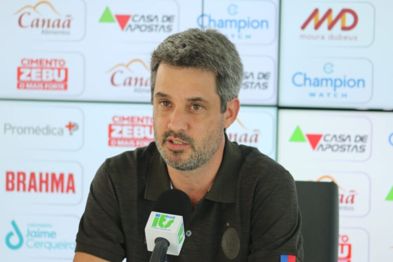 Elogios a Cadu Santoro: Ex-Diretor do Bahia Reconhece seu Trabalho e Critica Demissões no Futebol Elogios a Cadu Santoro: Ex-Diretor do Bahia Reconhece seu Trabalho e Critica Demissões no Futebol