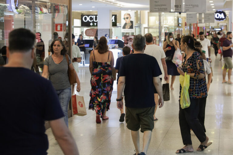 Feriados e Carnaval: Crescimento do Consumo Familiar Impulsiona Serviços na Bahia Feriados e Carnaval: Crescimento do Consumo Familiar Impulsiona Serviços na Bahia