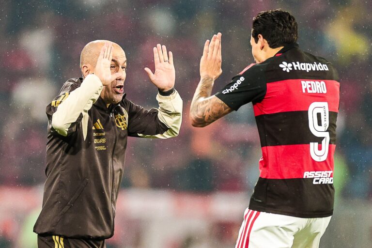 Flamengo de Leonardo Jardim com Novas Estratégias para Enfrentar o Bahia Flamengo de Leonardo Jardim com Novas Estratégias para Enfrentar o Bahia