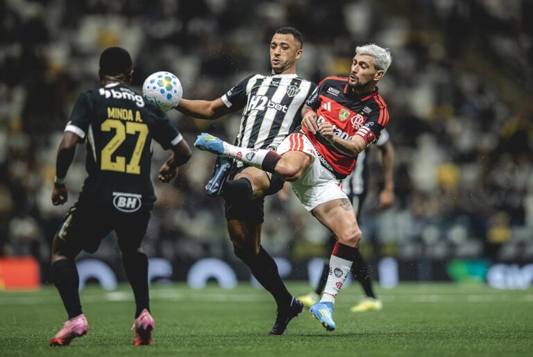 Flamengo Impõe Derrota Pesada ao Atlético-MG por 4 a 0 no Brasileirão Flamengo Impõe Derrota Pesada ao Atlético-MG por 4 a 0 no Brasileirão