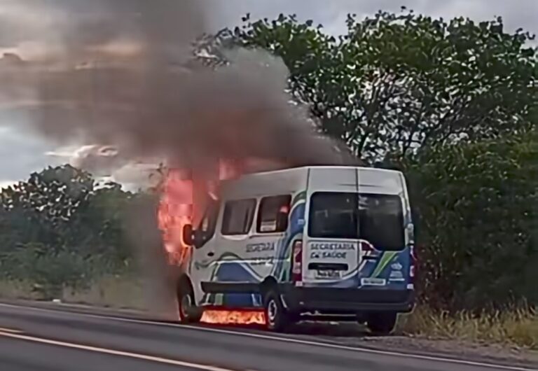 Incêndio em Veículo da Saúde em Capim Grosso: Aventura que Poderia Terminar em Tragédia Incêndio em Veículo da Saúde em Capim Grosso: Aventura que Poderia Terminar em Tragédia