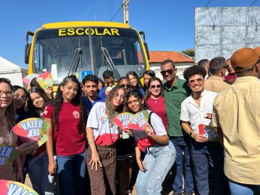 Investimentos do Estado Potencializam Educação e Transporte Escolar em Carinhanha Investimentos do Estado Potencializam Educação e Transporte Escolar em Carinhanha