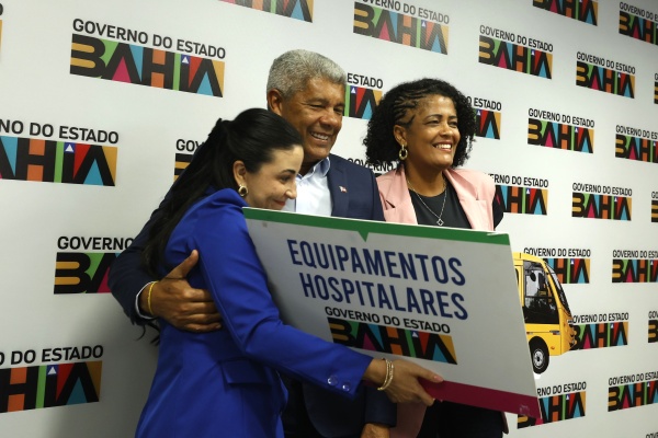 Jerônimo Rodrigues Entrega Recursos para Saúde e Educação em Dário Meira Jerônimo Rodrigues Entrega Recursos para Saúde e Educação em Dário Meira