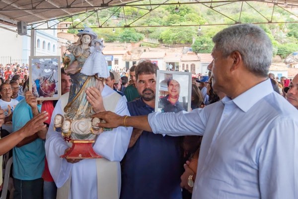Jerônimo Rodrigues Transforma Milagres com Obras e Tradição Jerônimo Rodrigues Transforma Milagres com Obras e Tradição