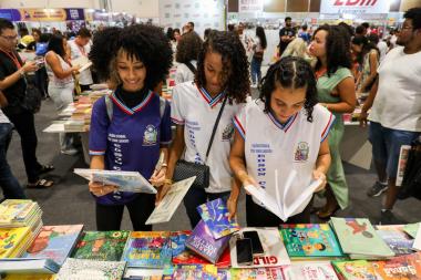 SEC Reforça Protagonismo Estudantil na Bienal do Livro da Bahia: Valorização da Educação e da Leitura SEC Reforça Protagonismo Estudantil na Bienal do Livro da Bahia: Valorização da Educação e da Leitur