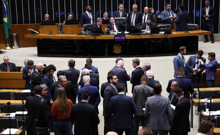 Câmara Aprova Política Nacional de Minerais Críticos: Um Passo Estratégico para o Brasil Câmara Aprova Política Nacional de Minerais Críticos: Um Passo Estratégico para o Brasil