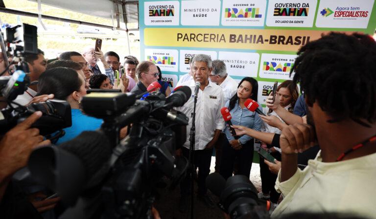 Jerônimo Rodrigues defende obras sem viés partidário ao lado de Débora Régis Jerônimo Rodrigues defende obras sem viés partidário ao lado de Débora Régis