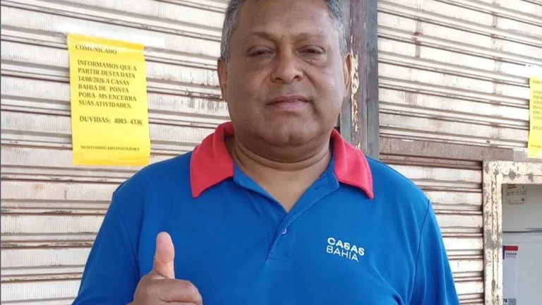 Demitidos das Casas Bahia relatam impacto da perda de emprego nas redes sociais Demitidos das Casas Bahia relatam impacto da perda de emprego nas redes sociais