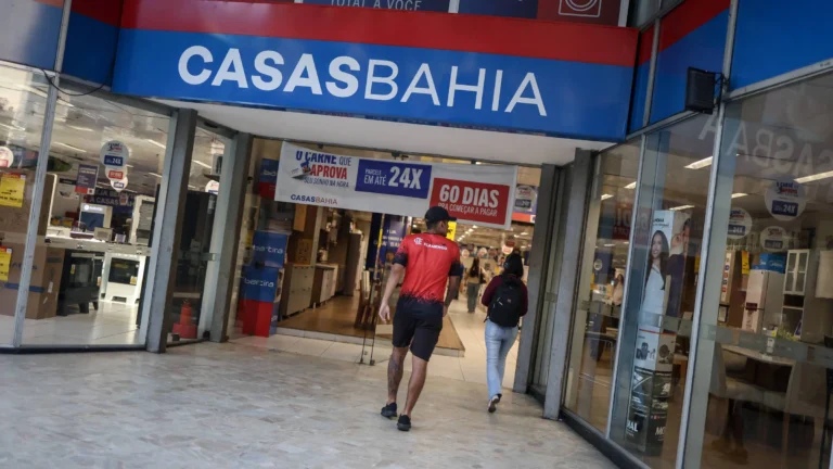 Bancos e Fabricantes Lideram Dívidas Milionárias da Casas Bahia Bancos e Fabricantes Lideram Dívidas Milionárias da Casas Bahia