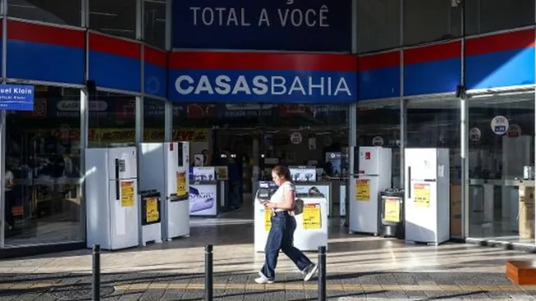 Casas Bahia demite 3 mil e plano de recuperação pode adiar rescisões por até 3 anos Casas Bahia demite 3 mil e plano de recuperação pode adiar rescisões por até 3 anos