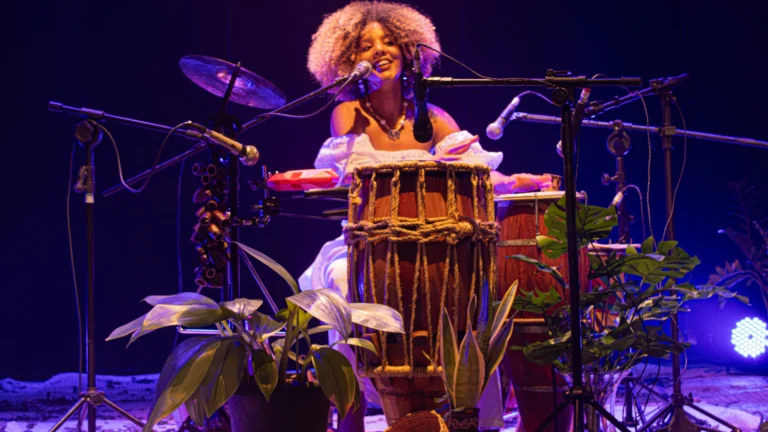 Performance literomusical une poesia e tambores em três espaços culturais da Bahia