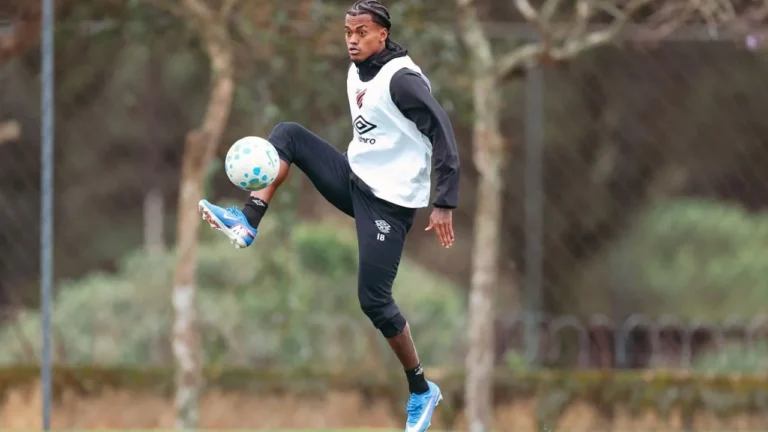 Athletico enfrenta Bahia com desfalques importantes na 28ª rodada do Brasileirão Athletico enfrenta Bahia com desfalques importantes na 28ª rodada do Brasileirão