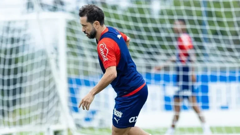 Éverton Ribeiro retorna ao Bahia após mais de um mês e reforça time para duelo no Brasileirão Éverton Ribeiro retorna ao Bahia após mais de um mês e reforça time para duelo no Brasileirão