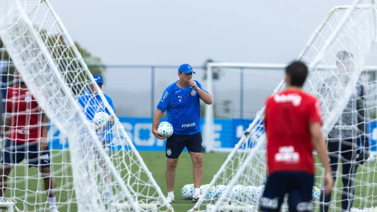 Bahia no G8 há 58 rodadas: o dilema entre estabilidade e pressão da torcida Bahia no G8 há 58 rodadas: o dilema entre estabilidade e pressão da torcida